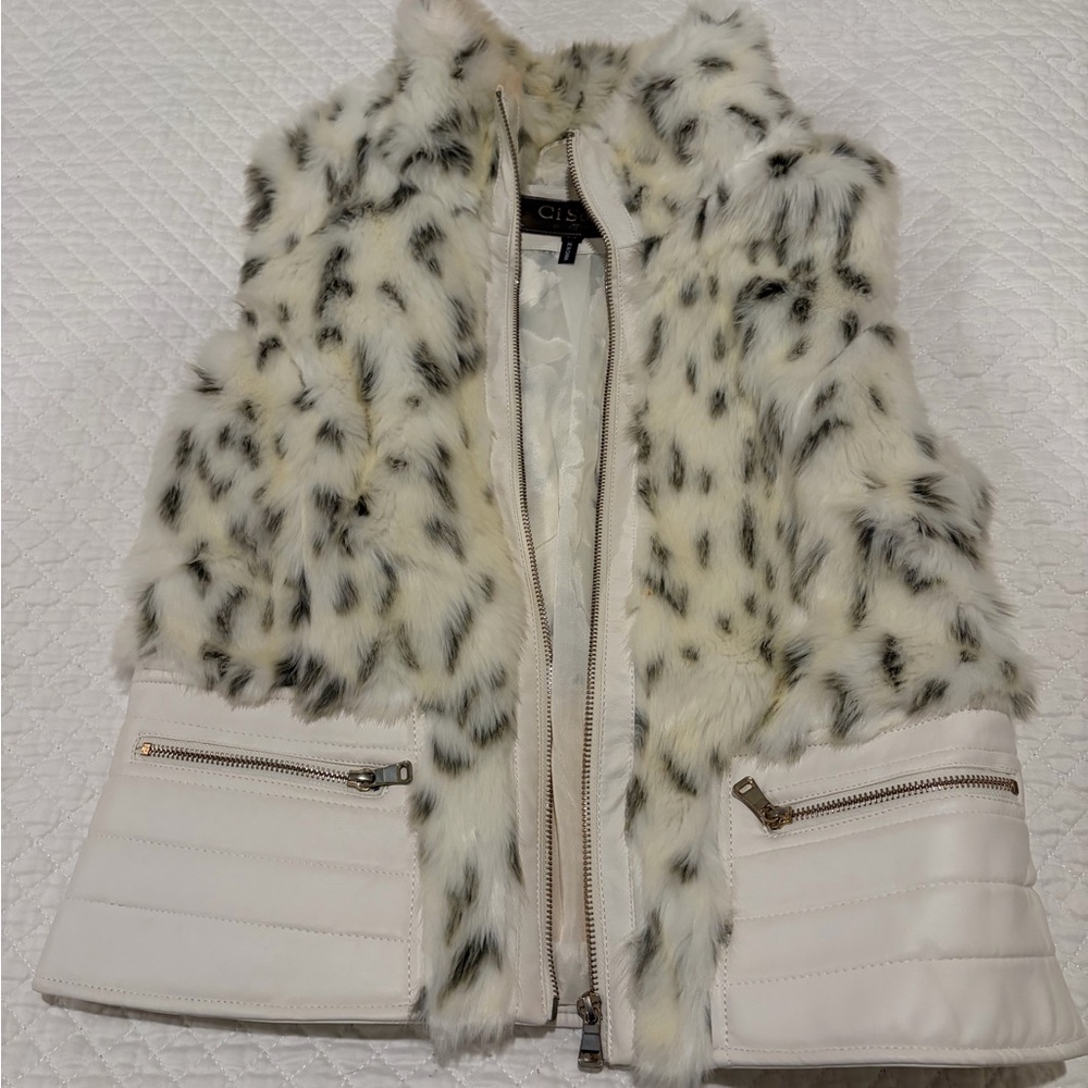 Ci Sono Women's White and Black Faux Fur Vest